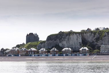 Manzaralar ve Tebeşir uçurumları Fransa 'nın Kanal kıyısı boyunca, Normandiya
