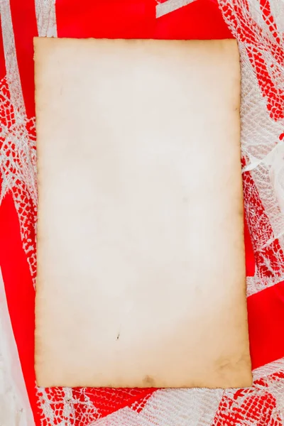 Stary Zużyty Dokument Papierowy Miejscem Tekst Czerwono Białe Flagowe Tło — Zdjęcie stockowe