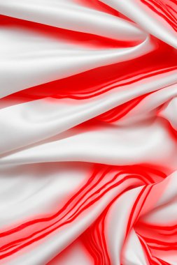 Kırmızı ve beyaz bayrak benzeri arkaplan, hareketli doku ve ipek benzeri malzeme, metin için boşluk.