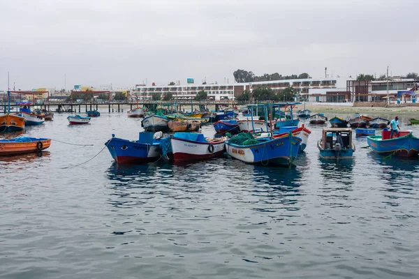 İsrail 'in kuzeyindeki Akdeniz şehrinin limanında balıkçı tekneleri