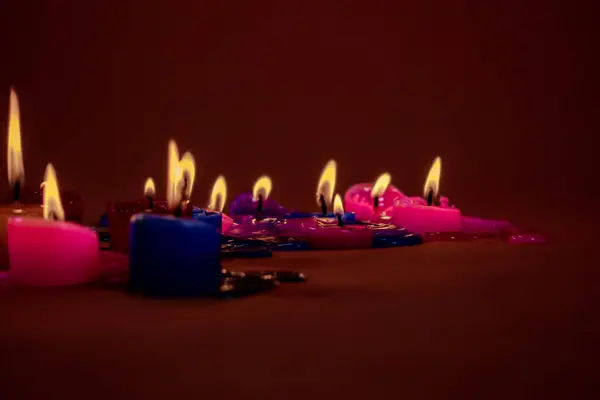 Brandende Kaarsen Zwarte Achtergrond Stockfoto
