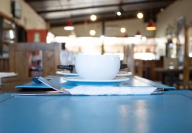 taza de cafe en un restaurant