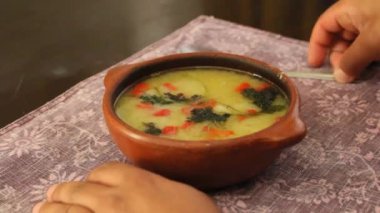 Kil tabakta ev yapımı yemek.