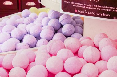Banyo bombaları satın alınmayı bekliyor