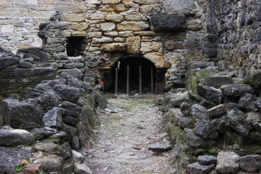 Harabelerde kanalizasyon boruları var.