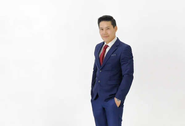 Inteligente Médio Idade Asiático Homem Negócios Vestindo Terno Gravata Pose — Fotografia de Stock