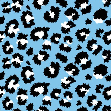 Yumuşak mavi bir arka planda siyah ve beyaz leopar şeklinde lekeleri olan kusursuz bir desen. Moda, tekstil, duvar kağıtları ve modern grafik tasarımı için vektör baskısı, cesur ve modaya uygun bir görünüm sunuyor
