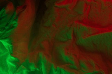 Kırmızı ve yeşil dağınık ışık ile soyut arazi tasviri