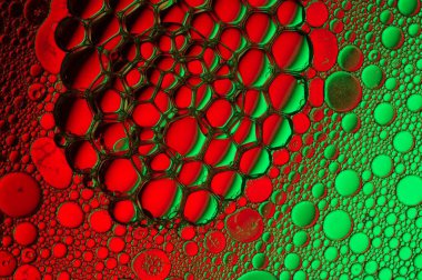 Kırmızı ve yeşil soyut arkaplanda hücresel şekiller