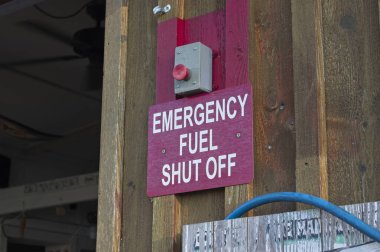 Acil durum yakıt kapatma düğmesi