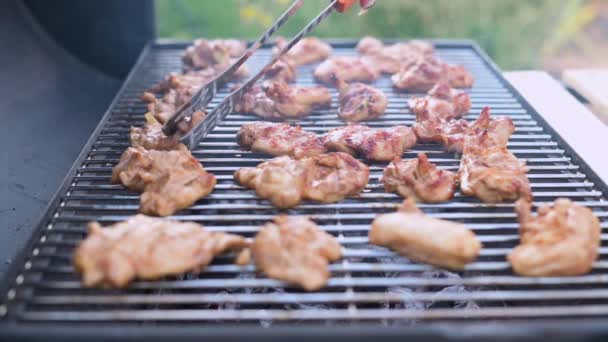 Meat Grilled Cook Flips Fried Chicken Fillet Tongs Close — Vídeos de Stock