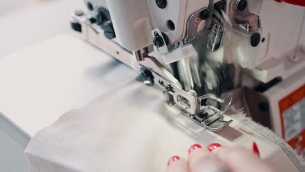 Подробный Крупный План Работы Швейной Машины — стоковое видео