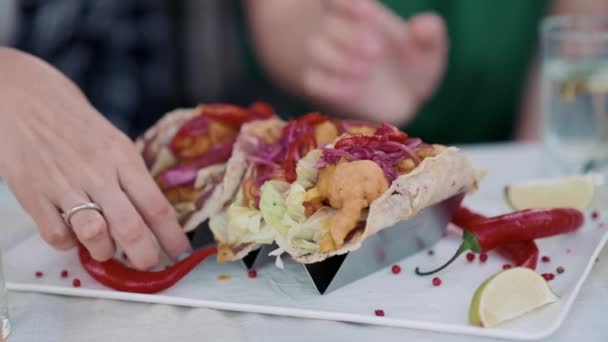 People Pick Tacos Close Hands — Stok video