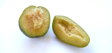 Kedondong ayrıca ambarella meyvesi ya da otaheite elması büyük sıcak erik meyvesi olarak da bilinir. Bilimsel isim: Spondias dulcis, kırpma yolu. 