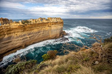 Büyük Okyanus Yolu, Avustralya 'daki On İki Havarinin kireç taşı yığınlarının manzarası çok güzel.