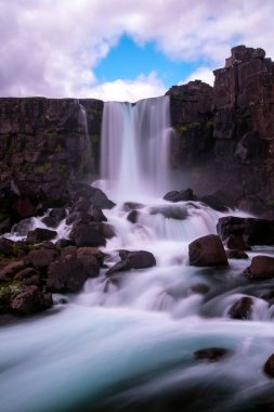 Kuzey İzlanda 'daki Godafoss şelalesinin güzel manzarası