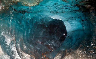 Vatnajkull Ulusal Parkı 'ndaki buz parçalarına yakından bakmak İzlanda' daki üç ulusal parktan biridir..