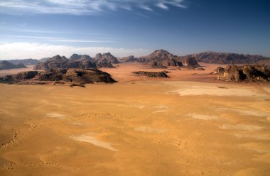 Wadi Rum, güney Ürdün 'de kum taşı ve granit kayalara oyulmuş bir vadidir.