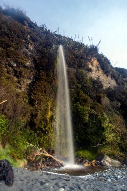 Whariki Sahili, Yeni Zelanda 'nın Güney Adası' nın en kuzeyindeki Cape Farewell 'in batısında bulunan Tasman Denizi kıyısında bir plajdır.