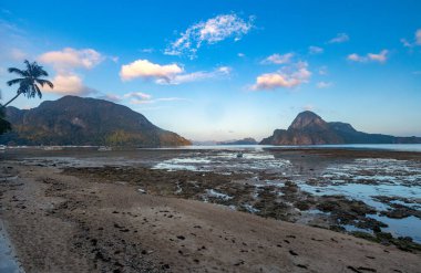 Similan Adaları, Tayland 'ın güneyinde Phang Nga eyaletinin Andaman Denizi kıyısında yer alan bir takımadalardır. Hindistan ve Tayland arasındaki deniz sınırı..