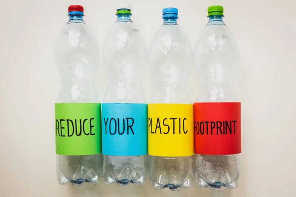 Reduzca Huella Plástica Botellas Plásticas Manuscritas Concepto Ambiental Reduzca Plástico — Foto de Stock