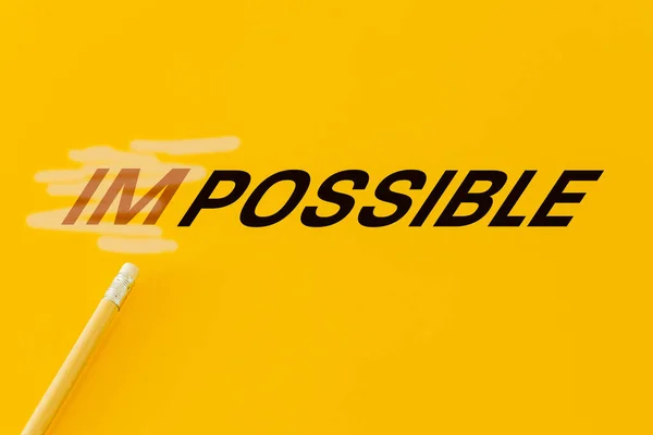 Olumlu Düşünme Kavramı Imkansız Kelimesi Silgiyle Silindi Olası Sarı Arka — Stok fotoğraf