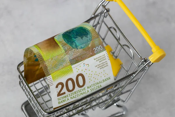 Pénzügyi Koncepció Inflációs Szint Svájcban Árak Boltokban Üres Bevásárlókocsi 200 — Stock Fotó