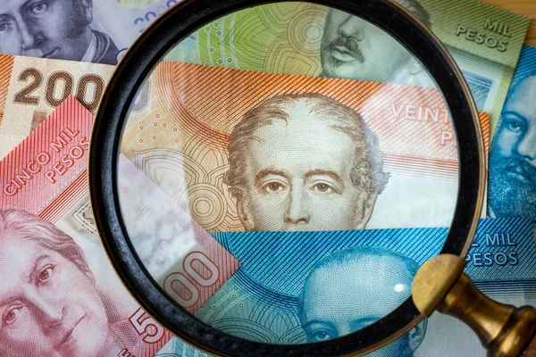 Chile Dinheiro Denominações Lupa Finanças Conceito Econômico Close — Fotografia de Stock