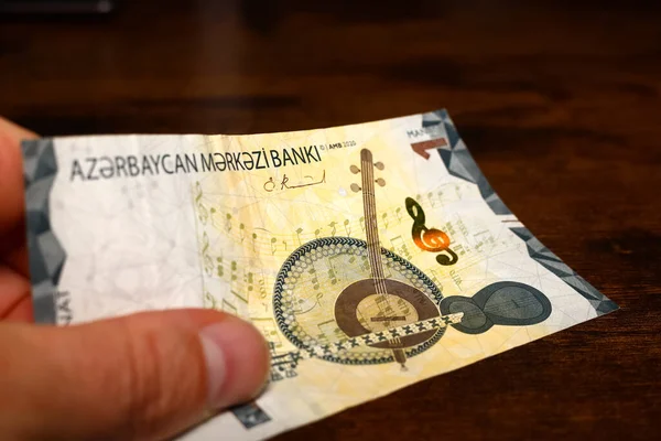 Ázerbájdžánské Peníze Manatová Bankovka Ruce Zblízka — Stock fotografie