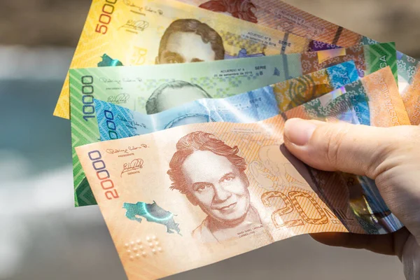 Dinero Costarricense Mujer Sosteniendo Paquete Billetes Costarricenses Fondo Del Mar —  Fotos de Stock