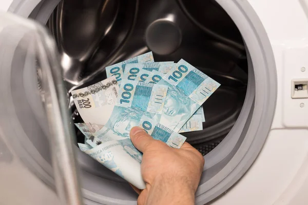Çamaşır Makinesinde Brezilya Parası Konsept Kara Para Aklama Yasadışı Karaborsa — Stok fotoğraf