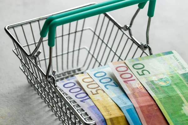 Pénzügyi Koncepció Infláció Norvégiában Emelkedő Árak Boltokban Üres Bevásárlókocsi Norvég — Stock Fotó