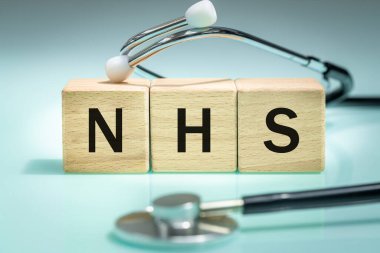 NHS tedavisi ve hastaların daha sağlıklı davranışlar sergilemesini destekleyerek hastalıkların önlenmesi. Bu, insanların daha uzun ve sağlıklı yaşamalarına yardımcı olacak.