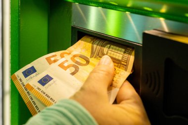 Euro CDM, ATM 'den çekilen 50 Euro nakit ödeme, elektronik bankacılık, nakit depozito ve para çekme