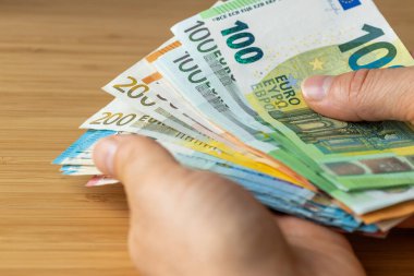 Avro parası, bir tomar banknot, mali konsept, Euro bölgesi, Avrupa Birliği Para Birimi