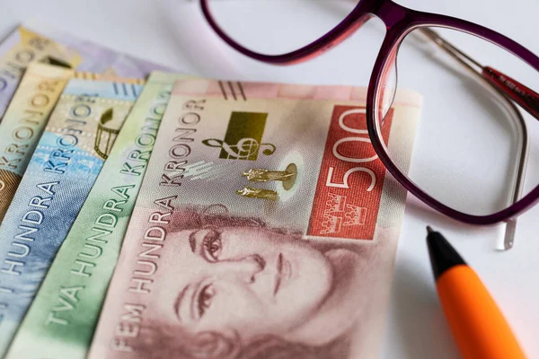 Шведские Деньги Крона Столе Рядом Очками Банкноты Ручка Концепция Оплата — стоковое фото