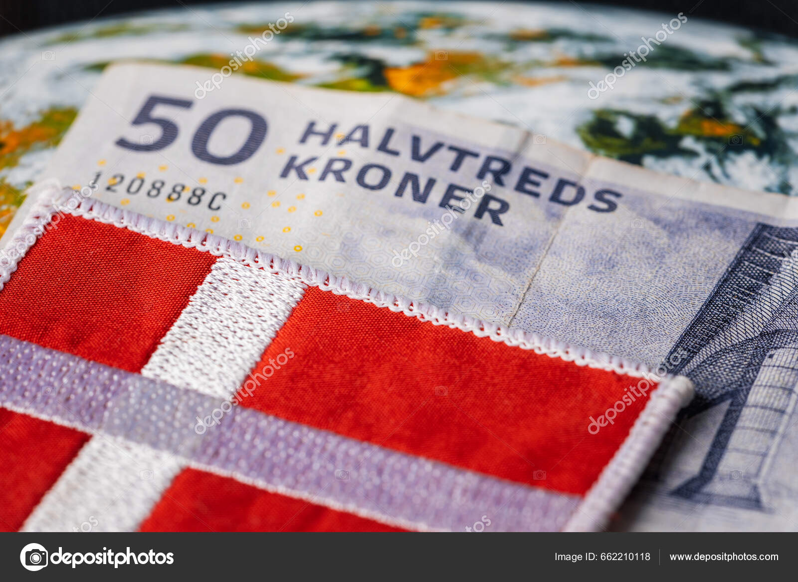 丹麦货币50丹麦克朗钞票加上国旗金融和商业概念已经接近尾声——图库图片© rochu_2008 #662210118