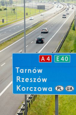 Polonya 'da A4 otoyolu, Tarnow' a doğru yol, Rzeszow Ukrayna sınırındaki Korczowa sınır kapısına kadar.