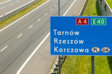 Polonya 'da A4 otoyolu, Tarnow' a doğru yol, Rzeszow Ukrayna sınırındaki Korczowa sınır kapısına kadar.