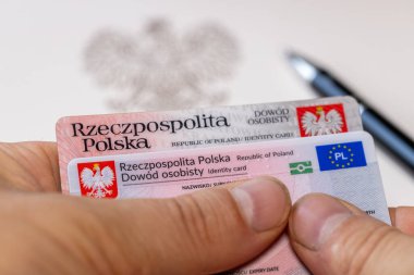 Polonya, eski ve yeni kimlik kartı, Polonya vatandaşının kimlik belgesi