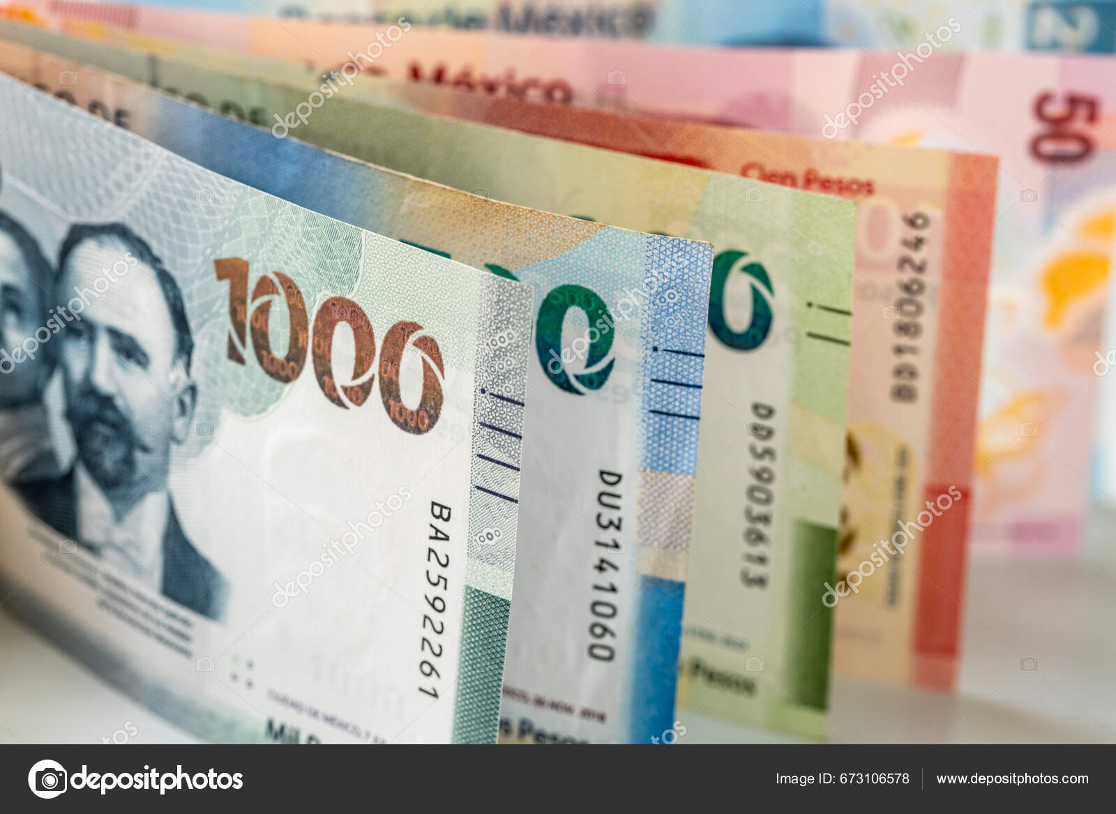 墨西哥货币墨西哥比索堆叠各种钞票000比索钞票金融业务一笔勾销——图库图片© rochu_2008 #673106578