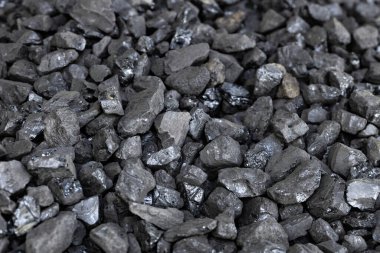 Kara kömür, arkaplan, endüstriyel madencilik kavramı, kömür fiyatları, ev ve sanayi için enerji maliyeti
