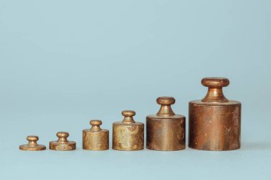 Ölçek ağırlıkları en küçük satırdan ayarlanır, kopyalama alanı, iş konsepti, güzel gri arkaplan