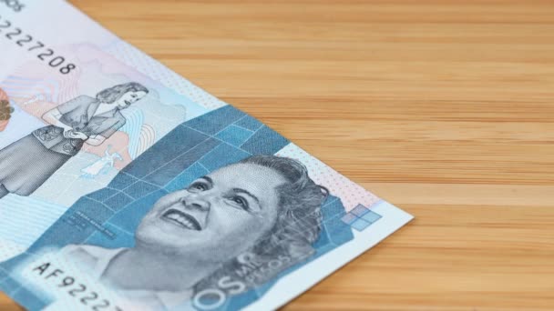 Kolumbijskie Pesos Liczenie Pieniędzy Różnych Banknotów Koncepcja Finansowa Waluta Kolumbii — Wideo stockowe