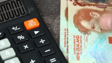 Yeni Zelanda parası, Vergiler ve finansal anlaşmalar, İş ve ekonomi konsepti, Hesaplayıcı ve vergiden düşürülebilir Yeni Zelanda doları, bütçe ve harcamalar