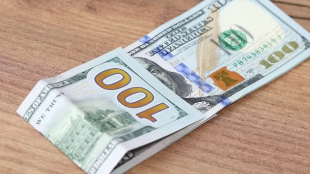 Pilhas Dólares Americanos Jogados Sobre Mesa Notas 100 Dólares Conceito — Vídeo de Stock