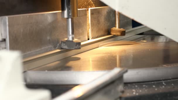 Cięcie Profili Aluminiowych Piłę Produkcja Drzwi Ramek Aluminiowych — Wideo stockowe