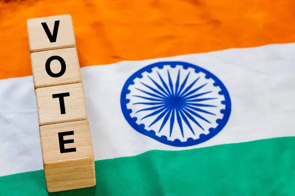 Indie Głosuj Koncepcja Słowo Głosuj Drewniane Bloki Wewnątrz Flagi Indyjskiej Obrazek Stockowy