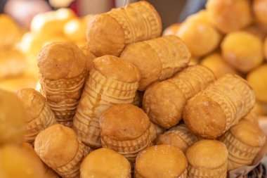 Geleneksel koyun peyniri Oscypek, Polonya 'nın Podhale bölgesindeki dağlarda üretilmiştir.