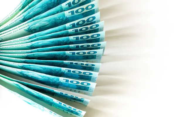 Brezilya parası işte. 100 reais banknot, büyük miktarda üst görünüm. İş ve ekonomi kavramı. Brezilya finans